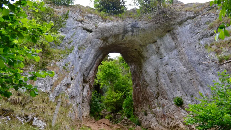 Reynards-Cave-Dovedale