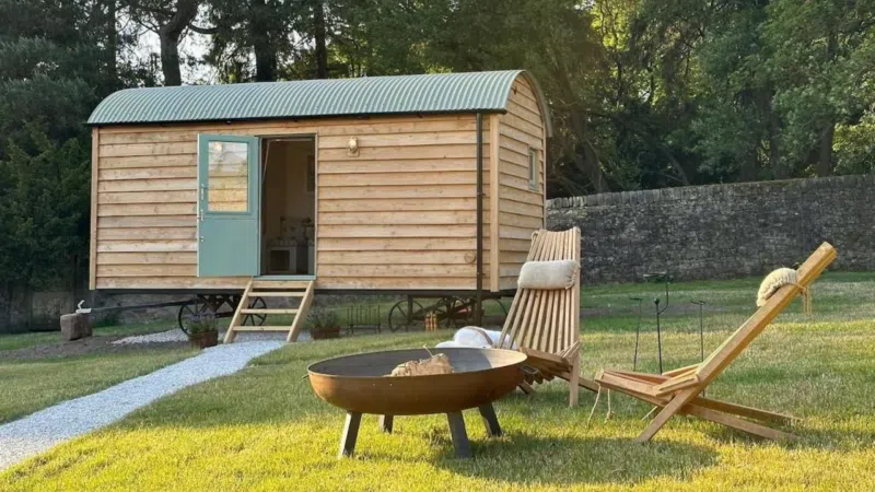 Best Places to Go Glamping in the Peak District 2024