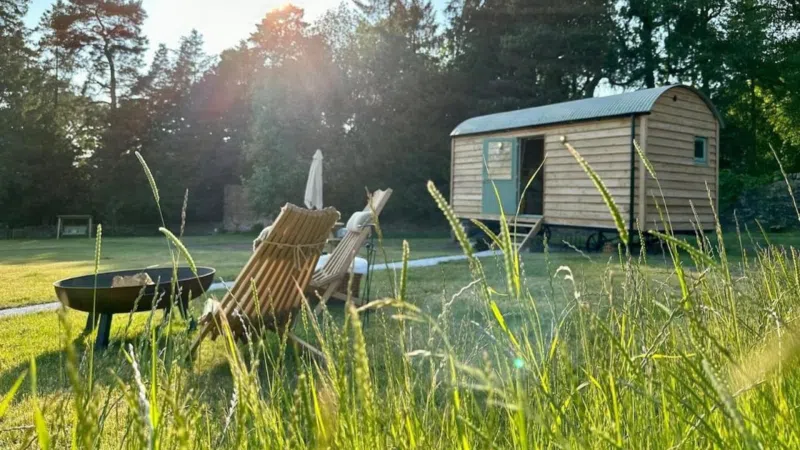 Best Places to Go Glamping in the Peak District 2024