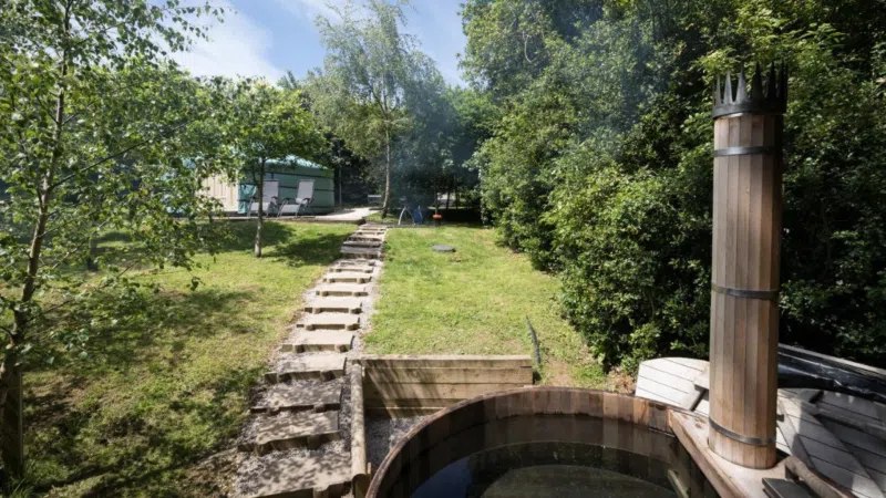 Best Places to Go Glamping in the Peak District 2024